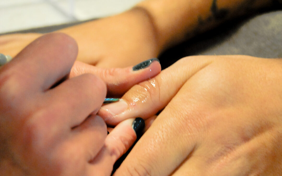 NAKED MANI